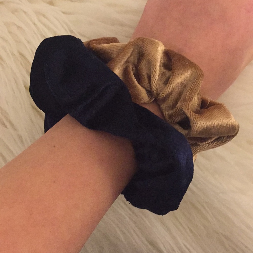 💕 SCRUNCHIES 💕